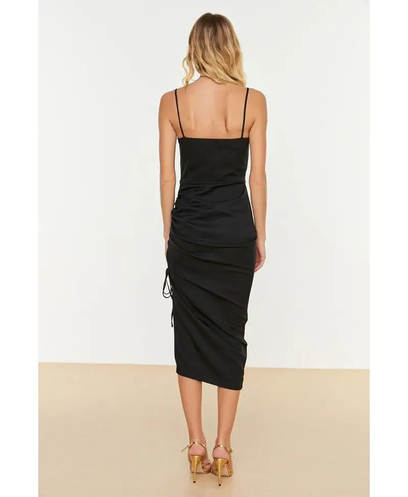 Siyah Yırtmaç Detaylı Drapeli Elbise